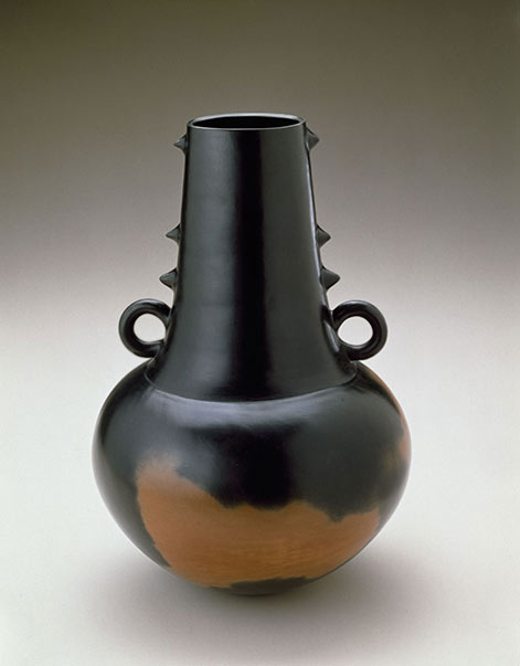Magdalene Anyango N. Odundo burnished vase