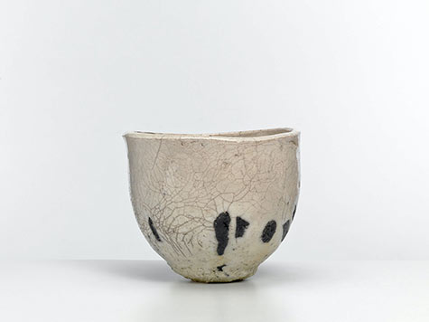 Tomonari Hashimoto-White rounded raku tea bowl,-2019