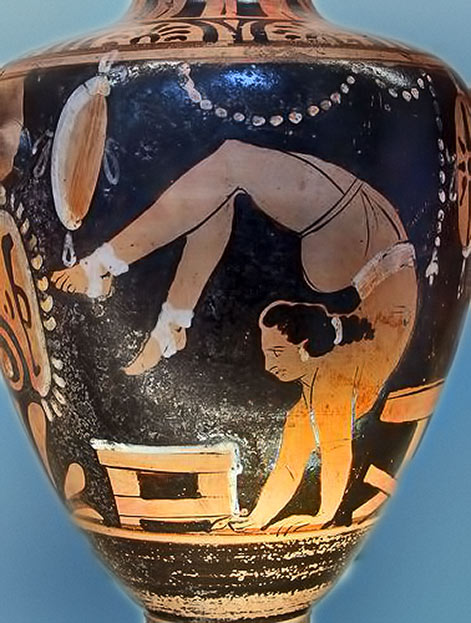 Italy, Campania, red-figure painted Hydria, female acrobat c.330 BC
