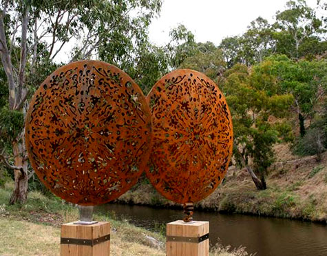 Kooper-metal-sculpturesSculptures-at-The-Flower-Garden-two-convex-laser-cut-disks-1200mm-diam-are-welded-together-to
