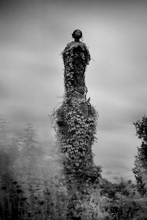 Strangulation---Photo-of-the-Abandoned-Mount-Moriah-Cemetery©-Tom-Kirsch,-httpsopacity