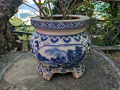 Chinese blue and white landscape planter