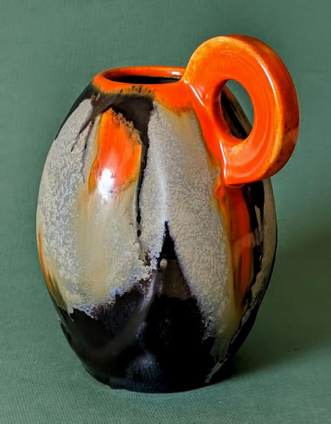 Eelke-Snel---Potterie-Kennemerland---A-beautiful-Art-Deco-can--vase
