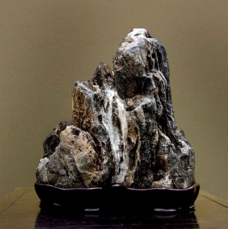 Suiseki stone Cascading water--Omugawa ishi