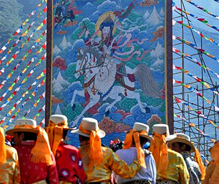 Mosuo-women-celebrate-the-Mountain-gioddess