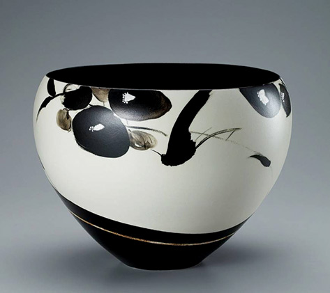 Bird and flower design bowl in black paint -- Kazu Yoneda