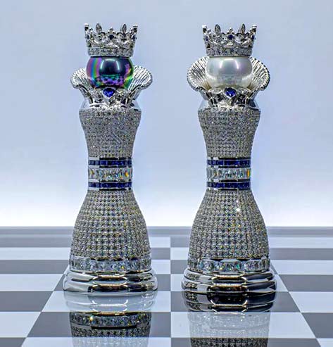 Colin Burn‘s Pearl Royale chess set
