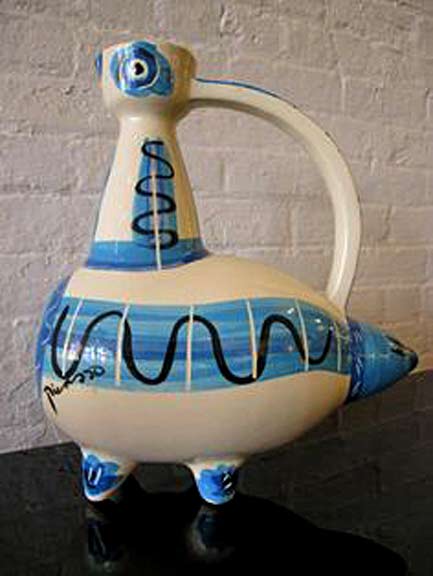 Ceramic tri-legged-bird-jug