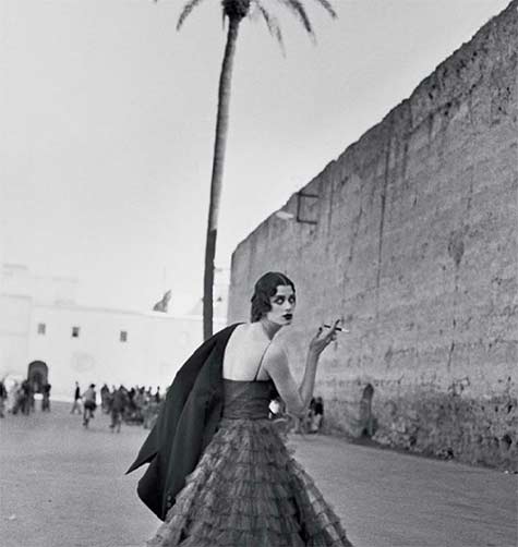 Marrakech Jemaa El Fna 1990 for Vogue Paris Kristen McMenamy by Peter Lindbergh
