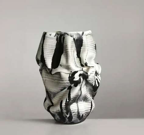 sumptuous-ceramic-vessel-from-ceramic-artist-Nicholas-Arroyave-Portela.-Made-in-2021-