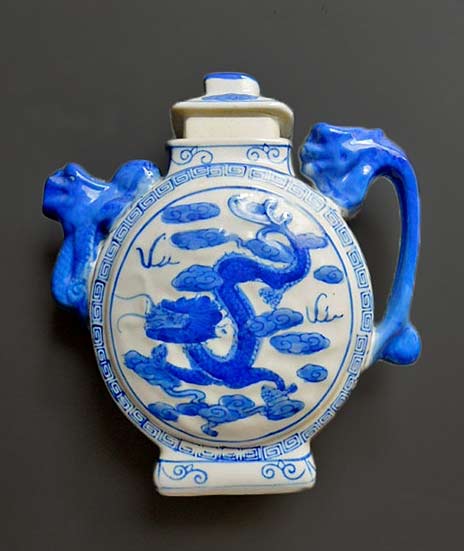Vintage-Retro-Collectible-Blue-White-Ceramic-Glazed-Large-Dragon-Teapot