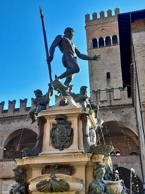 Fountain-of-Neptune--Bologna----