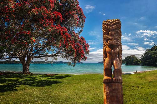 Pohutukawa tree NZ muniki statue