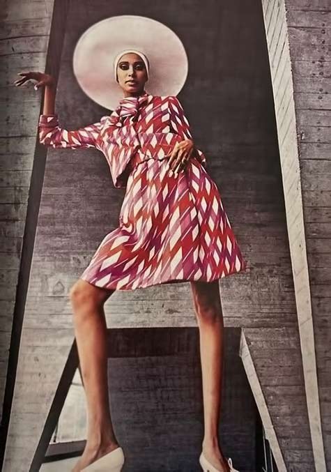 -Photo-Marc-Hispard.-Mannequin-Donyale-Luna Federico Forquet 1966, chapeau de Canessa, escarpins de Barrilà. Photo Marc Hispard. Mannequin Donyale Luna