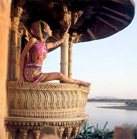 Samantha-Jones-in-a-hooded-silk-jersey-chemise-by-Emilio-Pucci--photo-by-Henry-Clarke-in-Udaipur--India--Vogue--June-1--1967