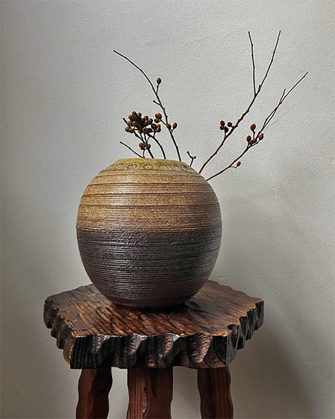 Vintage Japanese ceramic vase----the maker